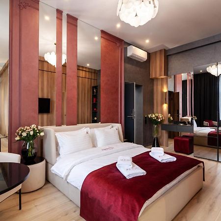 Aristo Jacuzzi Hotel Lviv Extérieur photo
