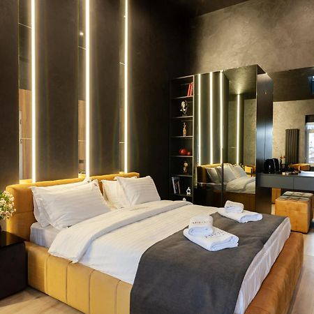 Aristo Jacuzzi Hotel Lviv Extérieur photo
