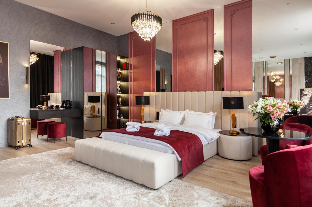 Aristo Jacuzzi Hotel Lviv Extérieur photo