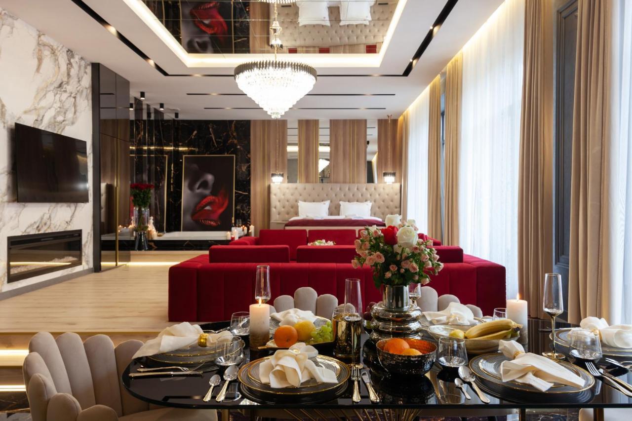 Aristo Jacuzzi Hotel Lviv Extérieur photo