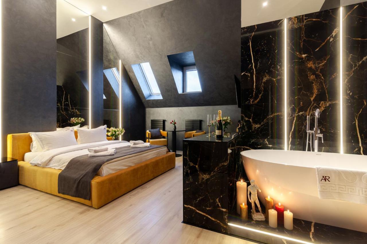 Aristo Jacuzzi Hotel Lviv Extérieur photo