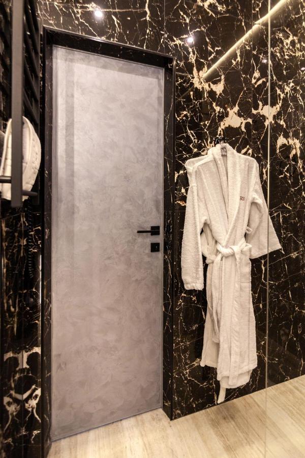 Aristo Jacuzzi Hotel Lviv Extérieur photo