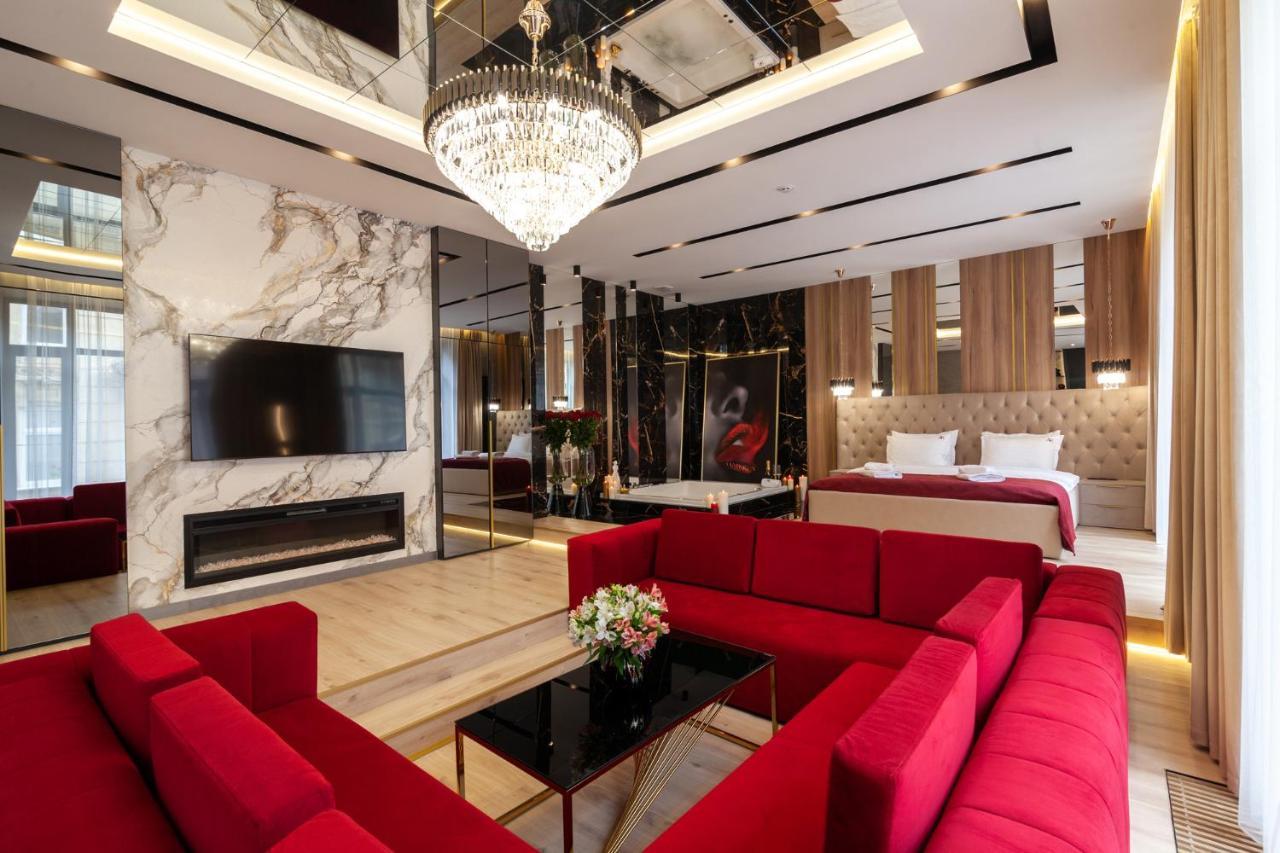 Aristo Jacuzzi Hotel Lviv Extérieur photo