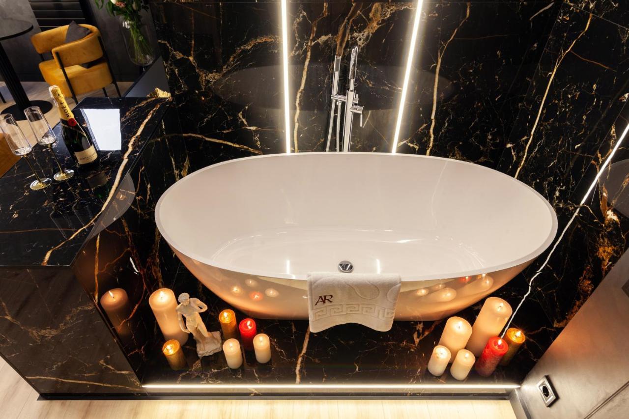 Aristo Jacuzzi Hotel Lviv Extérieur photo