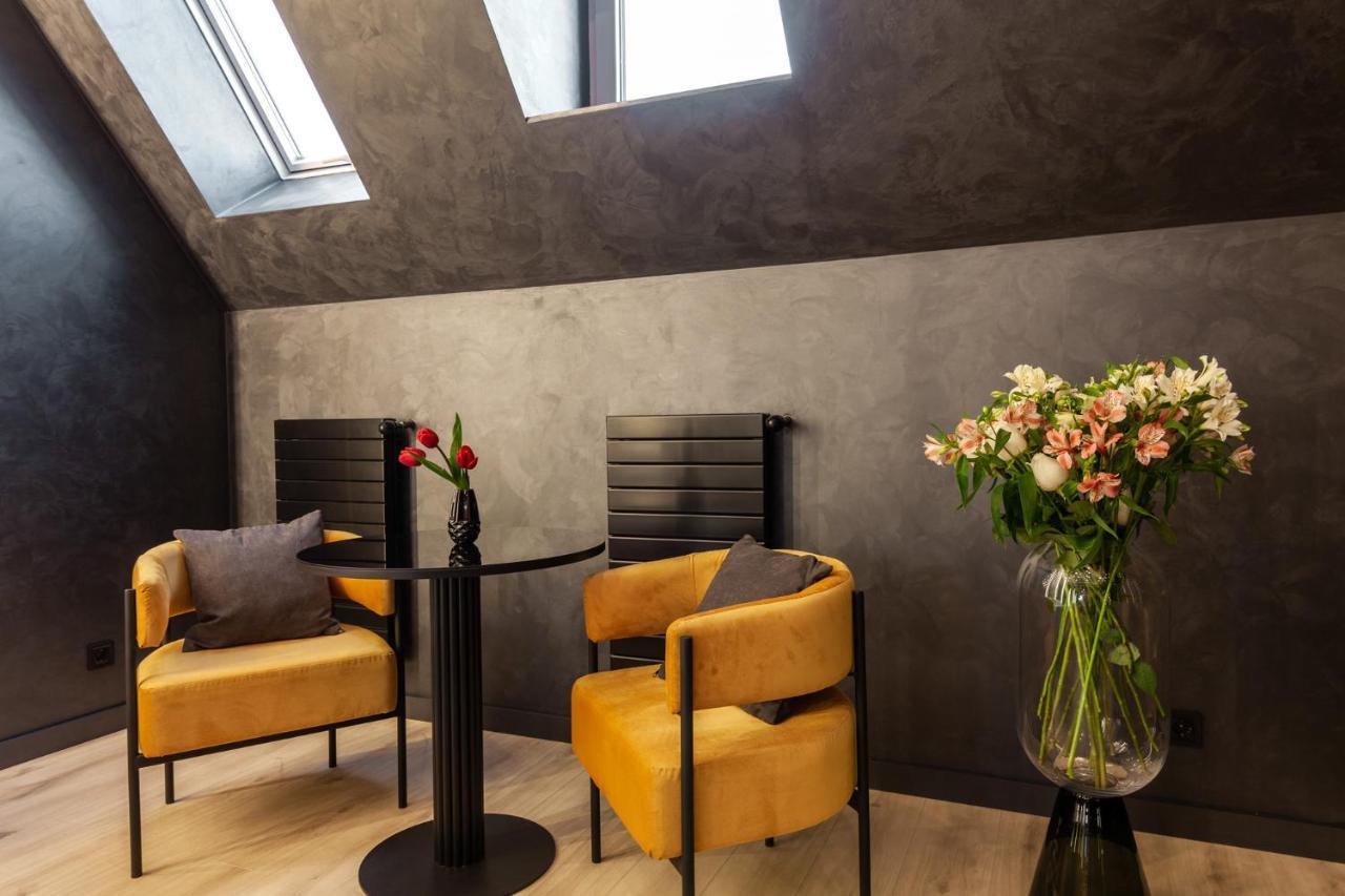 Aristo Jacuzzi Hotel Lviv Extérieur photo