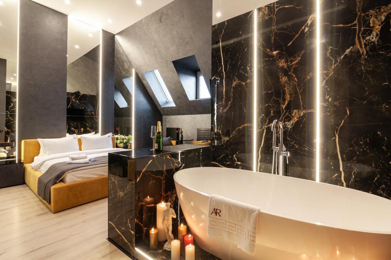 Aristo Jacuzzi Hotel Lviv Extérieur photo