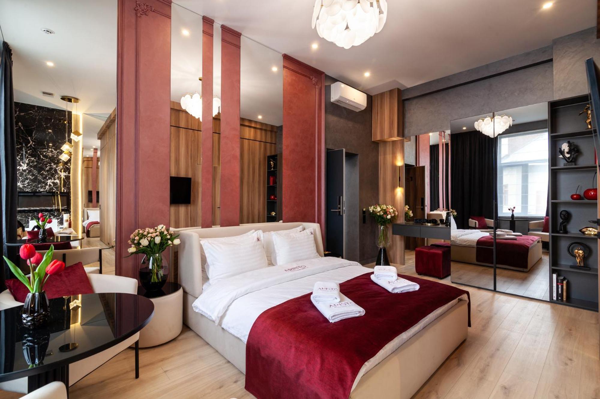 Aristo Jacuzzi Hotel Lviv Extérieur photo