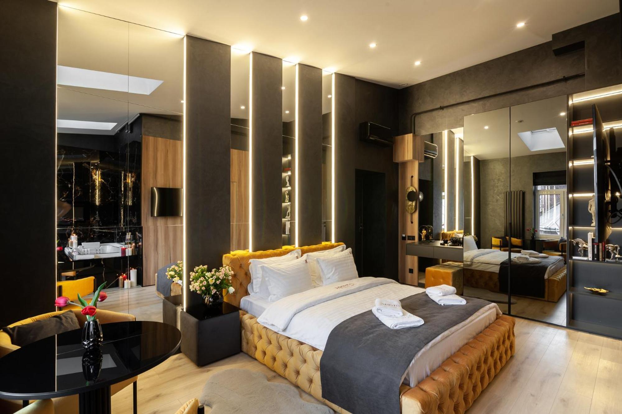 Aristo Jacuzzi Hotel Lviv Extérieur photo