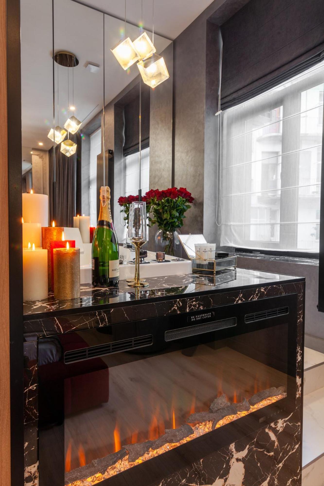 Aristo Jacuzzi Hotel Lviv Extérieur photo