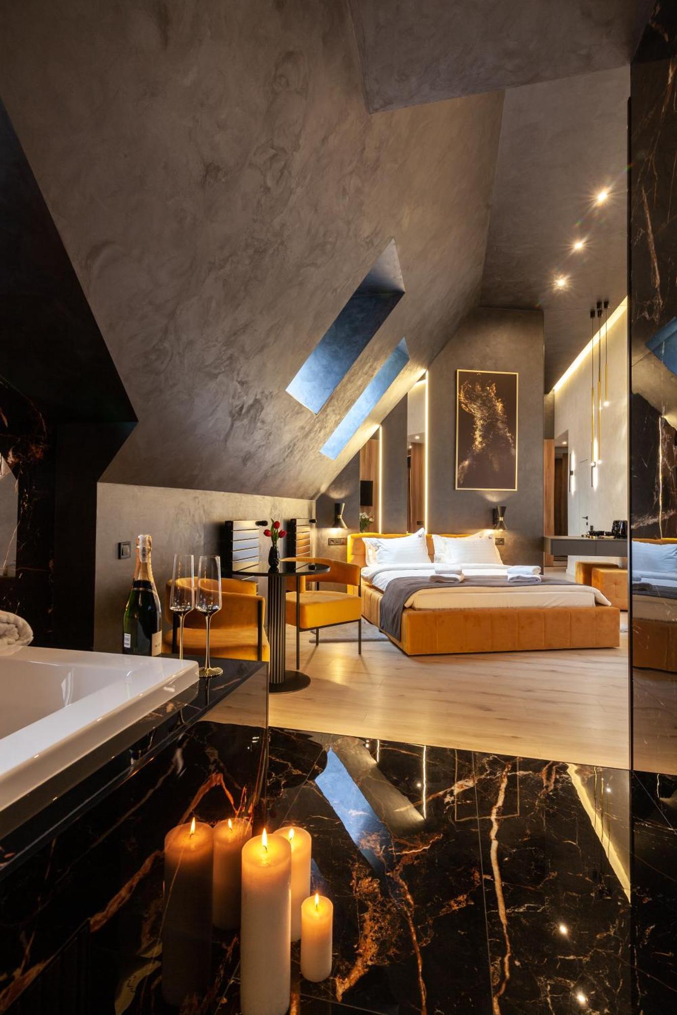 Aristo Jacuzzi Hotel Lviv Extérieur photo