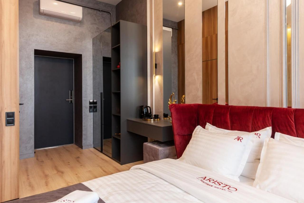 Aristo Jacuzzi Hotel Lviv Extérieur photo