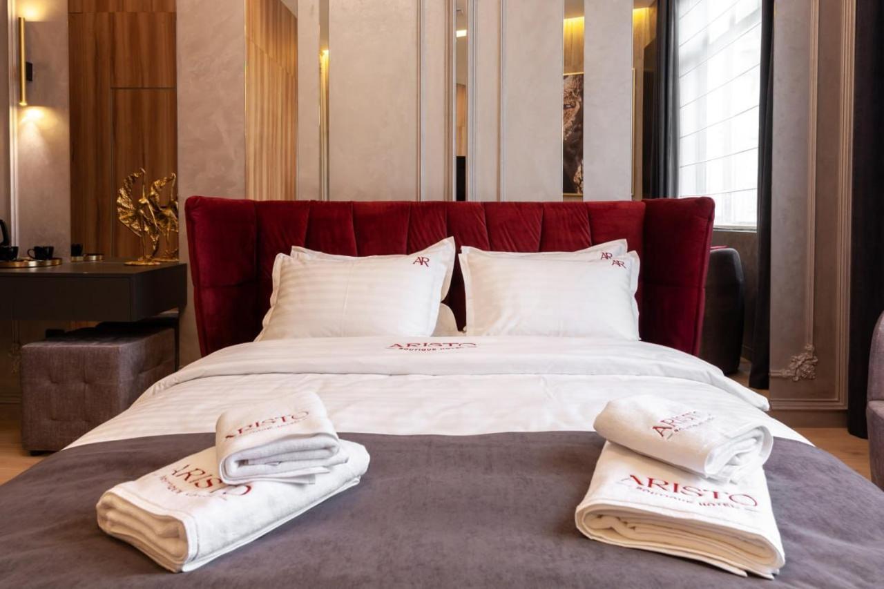 Aristo Jacuzzi Hotel Lviv Extérieur photo